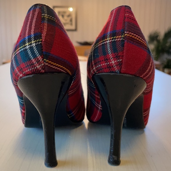Adorable red plaid peep-toe Christmas pumps - Picture 4 of 7